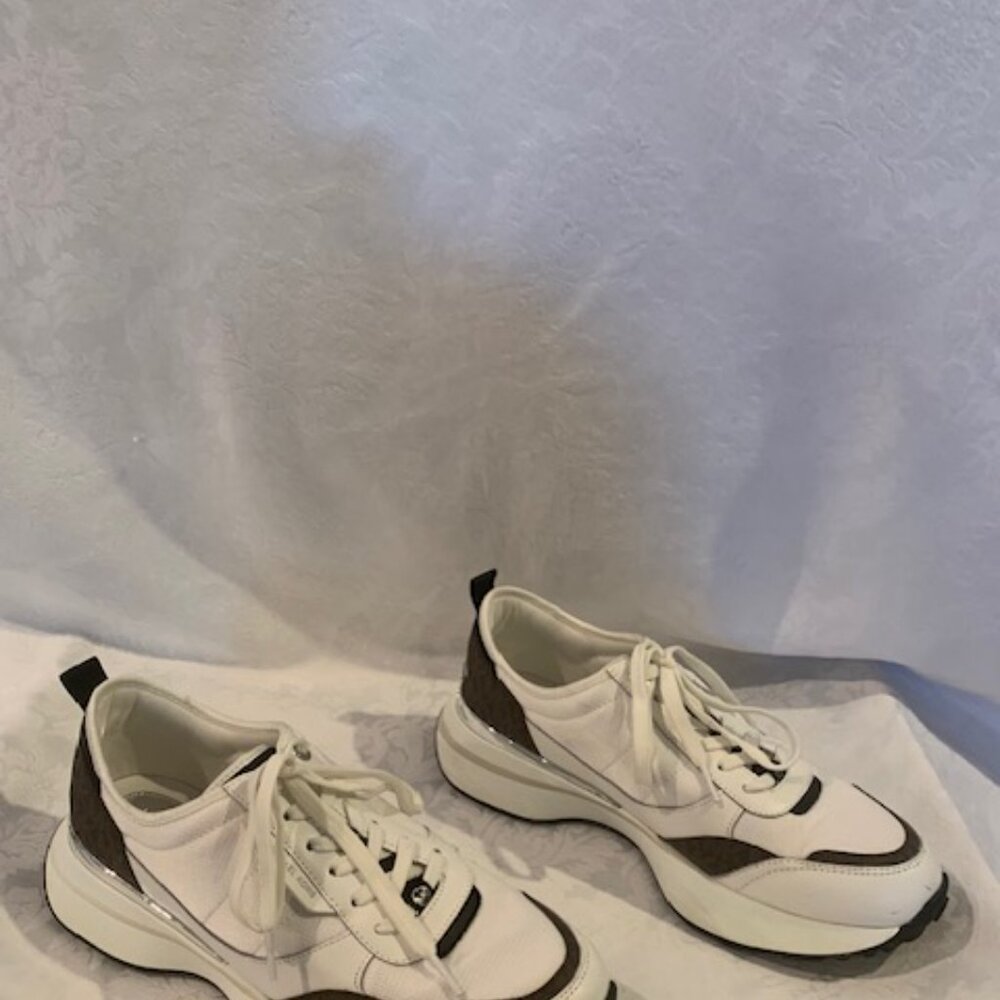 Michael Kors Womens 9.5M MK Logo City Sneakers